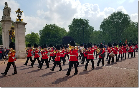 London Total Tour Changing of the Guard