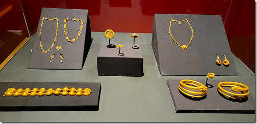Museum Pompeii Jewelry