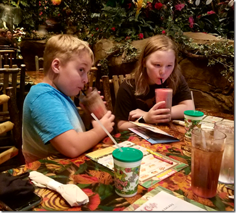 Rainforest Cafe Landon and Sophie